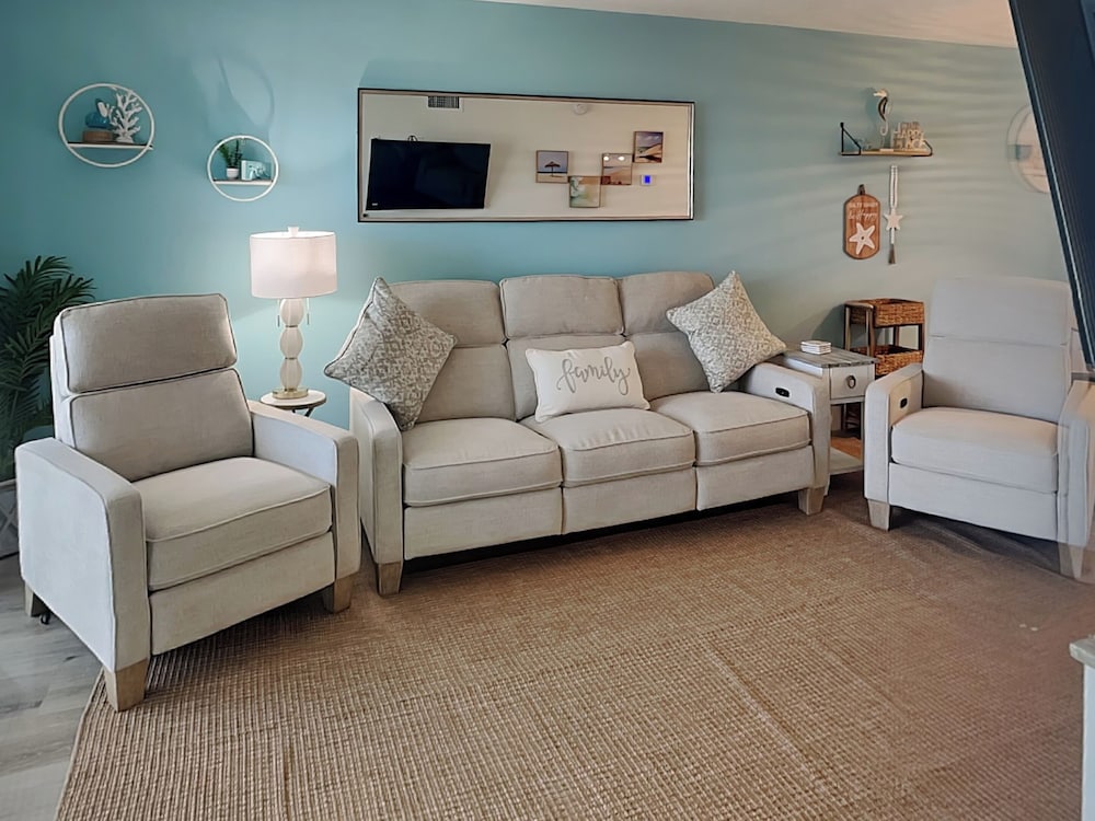 Seaside 4 by Distinctive Beach Rentals