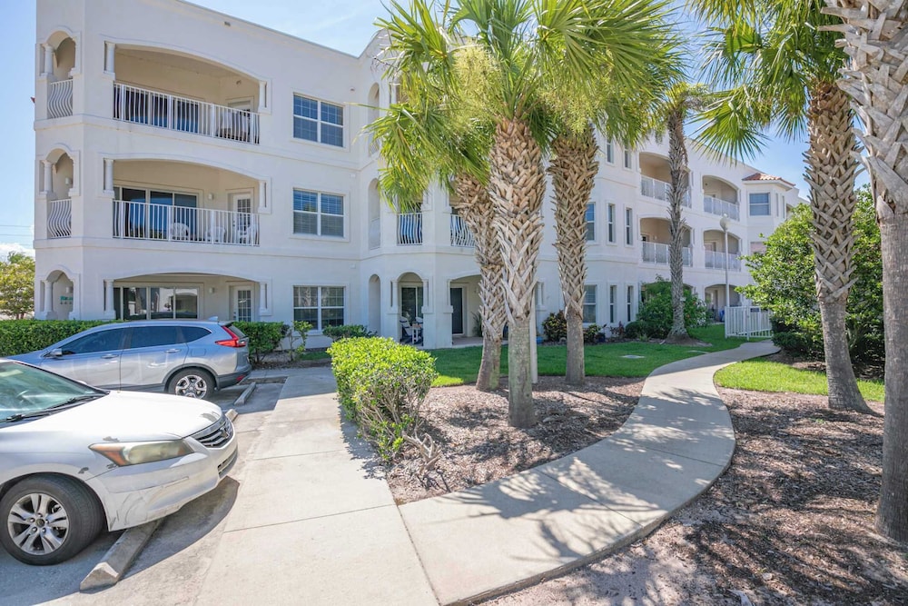 Beachfront Bliss: St. Augustine 2BD Luxury