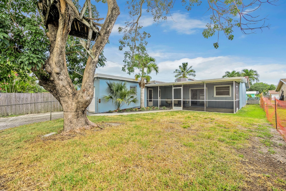 Hollywood Hills 3BD Home w Backyard view 3