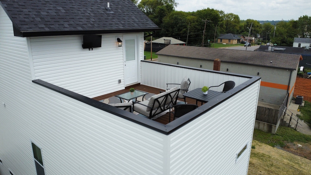 Adam's Downtown Retreat w/ Rooftop Access