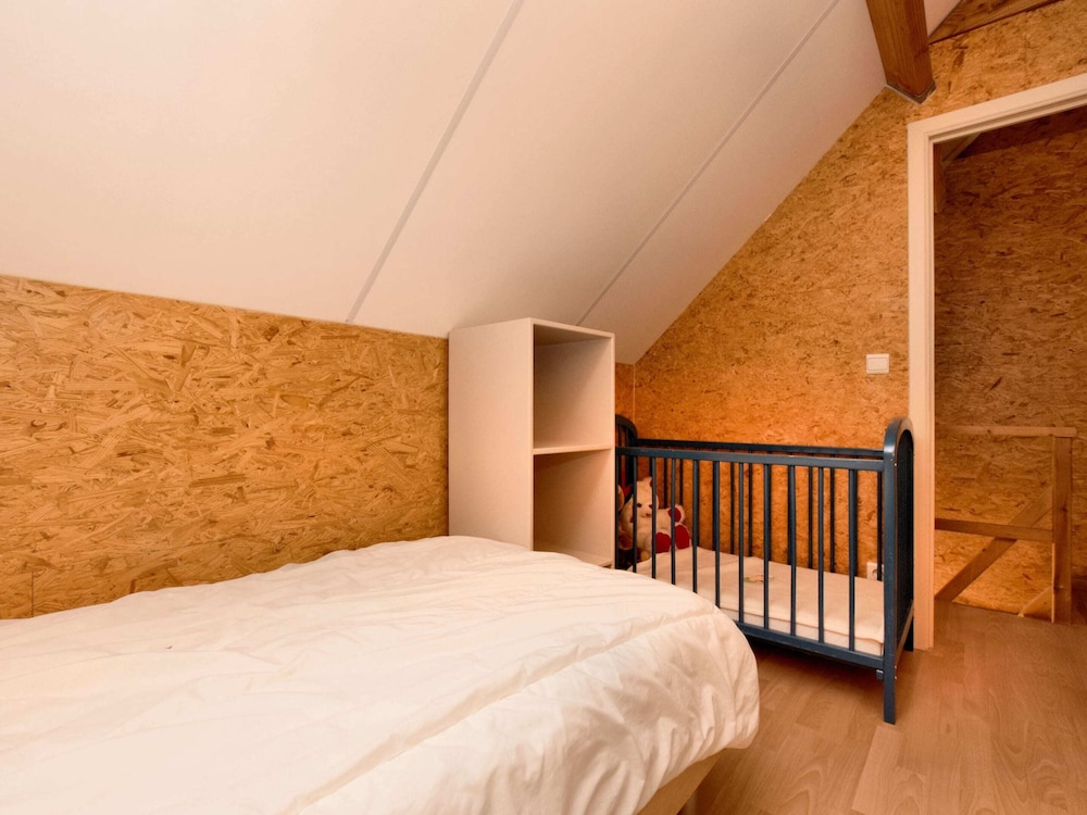 Retreat With Sauna & Games view 3