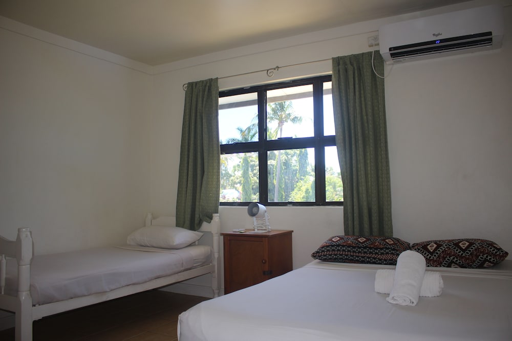 Bluewater Lodge - Hostel