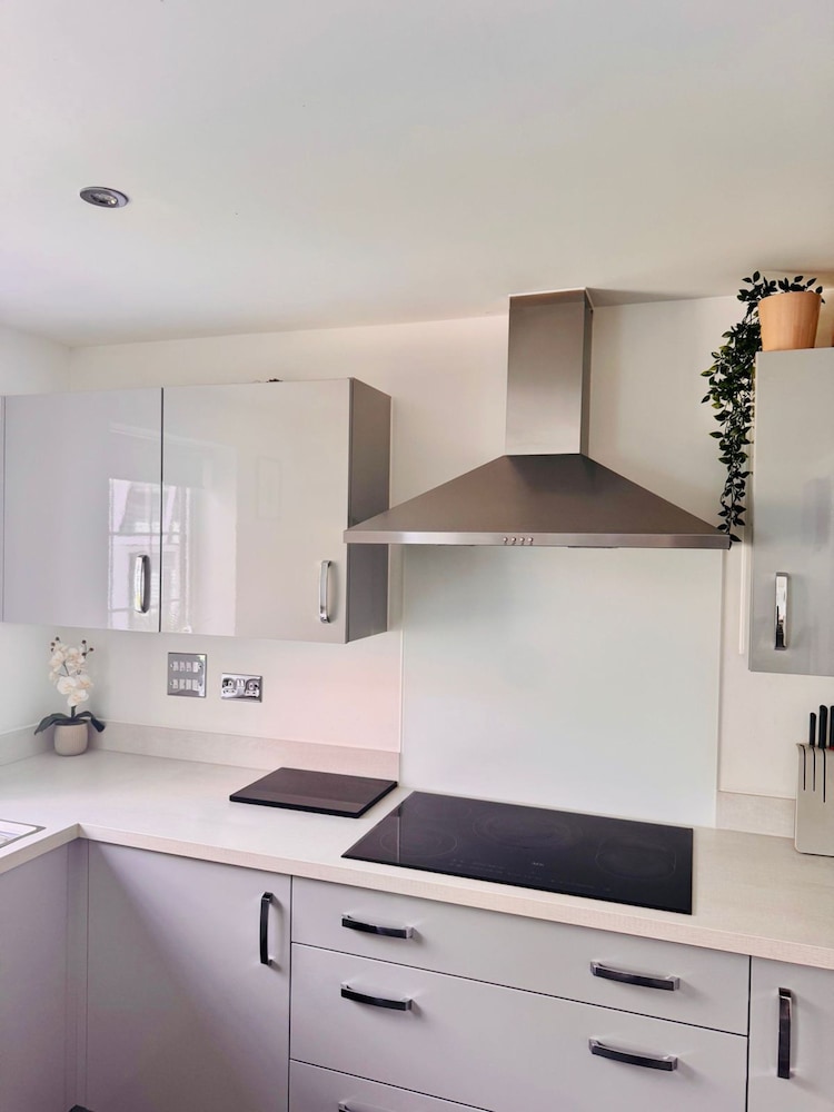 Luxurious Majestic 4 Bedroom- Free Parking