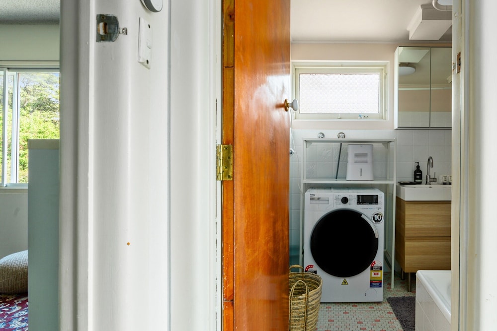 Cosy Sydenham 1-bed by Inner-west's Attractions