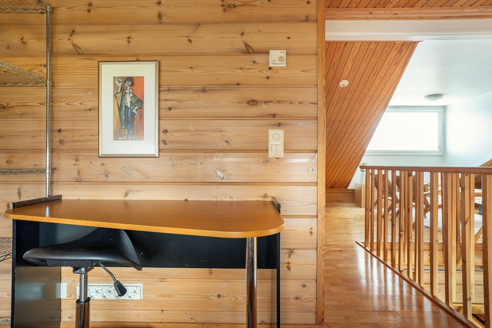 Cozy 3BR Riverside House with Sauna