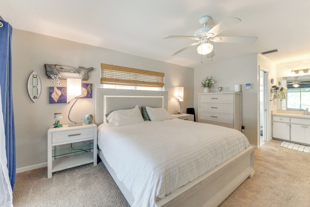 Fish, Swim & Relax: Canal-front Port Charlotte Gem