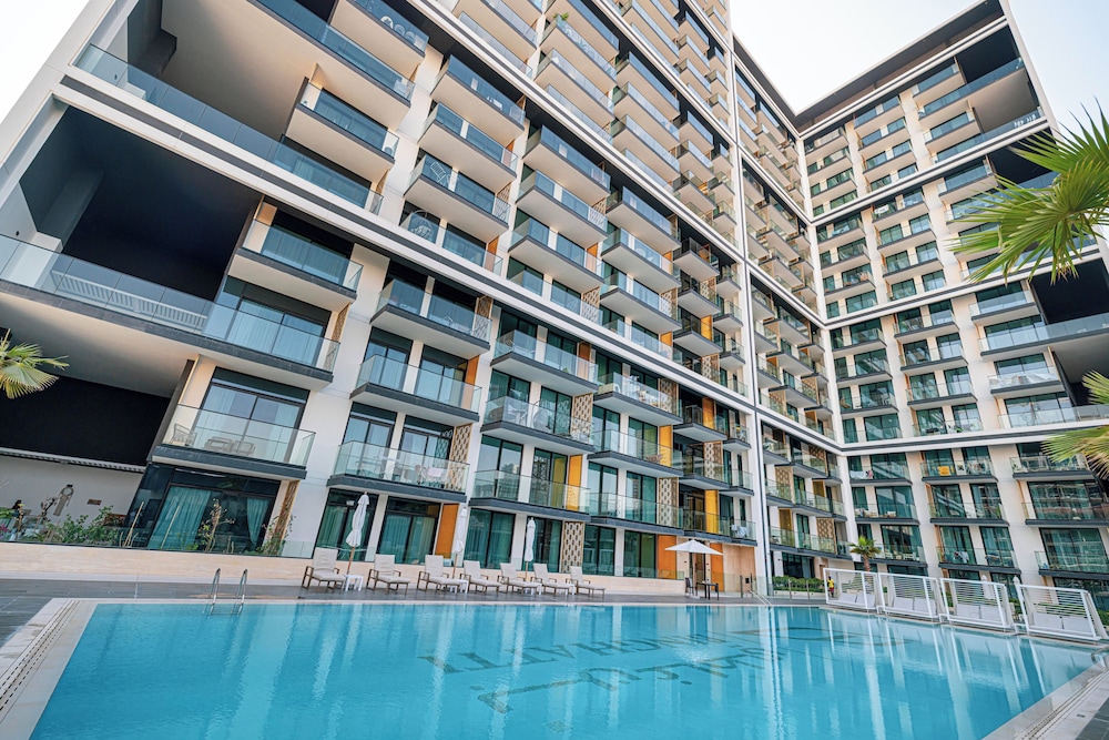 JVC Suites by Hostiva - City View