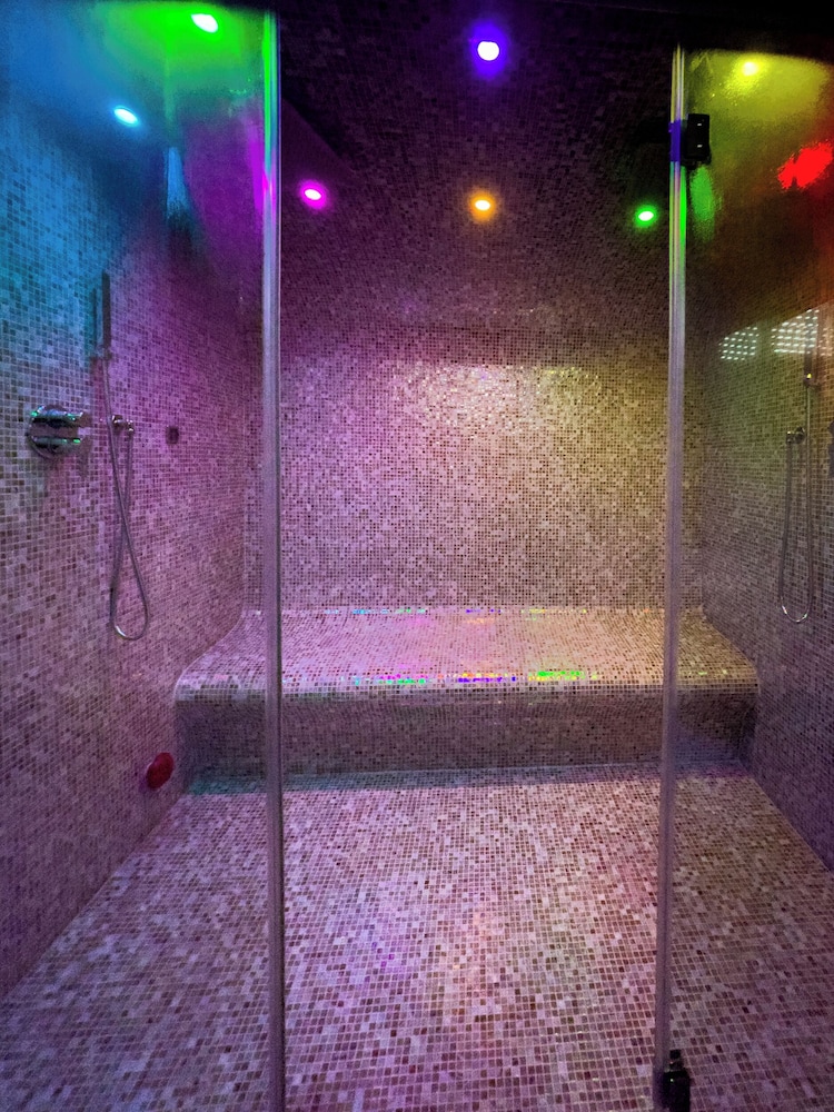 4 Star Suite SPA