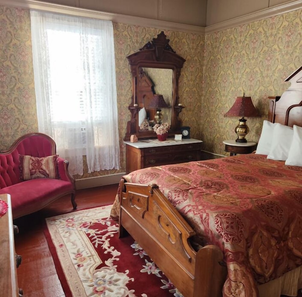 Fairweather Inn and Nevada City Cabins