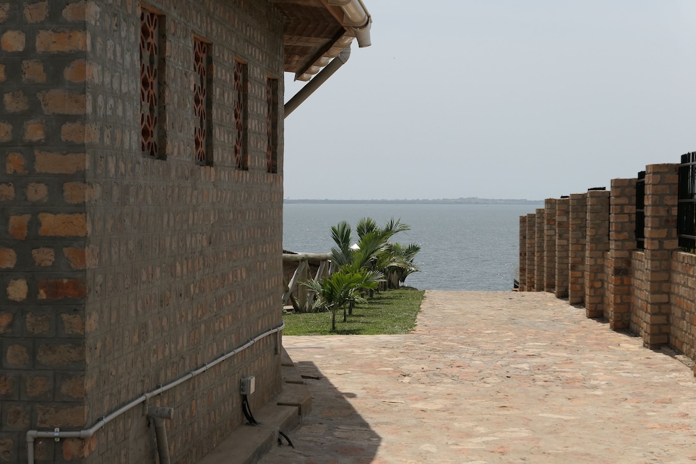Buvi Lodge