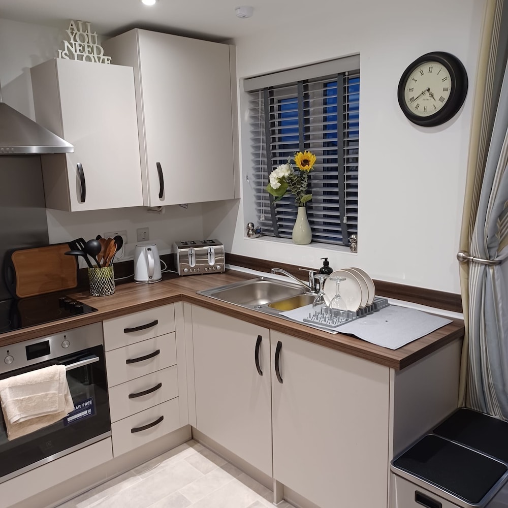 Cozy Coventry Retreat With 2 Bedrooms House