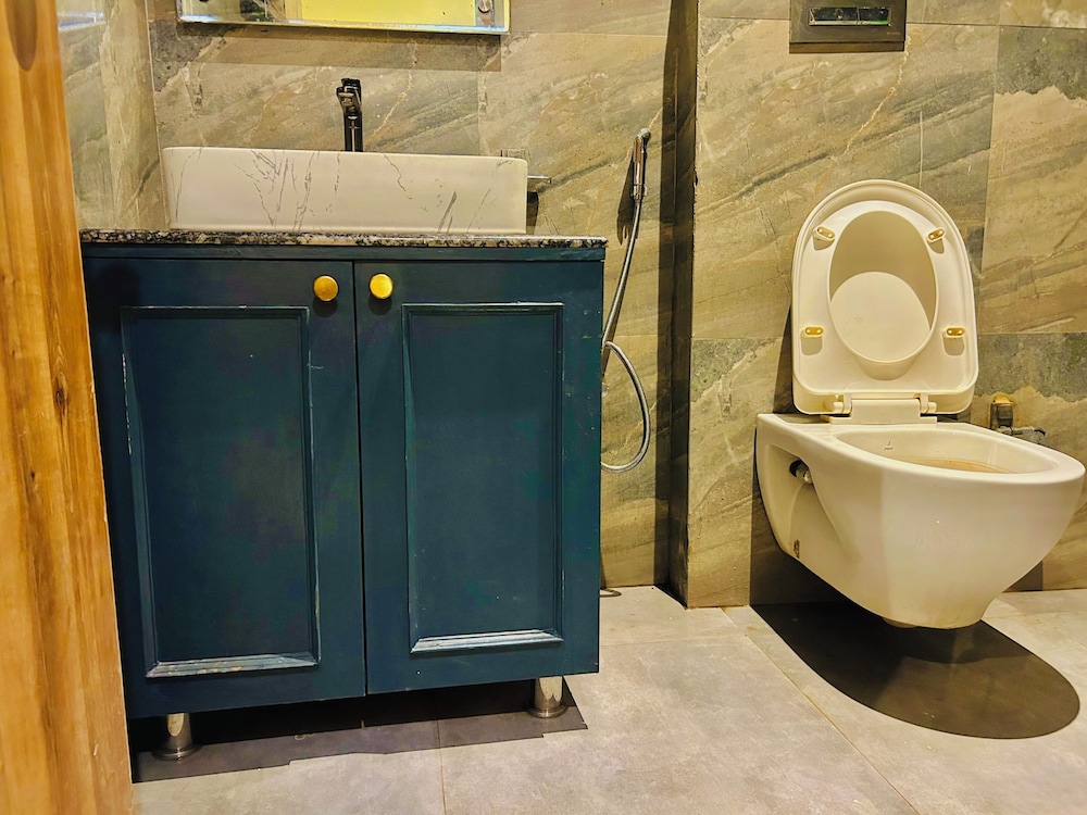 Hotel GoodLuck House Near Delhi Airport