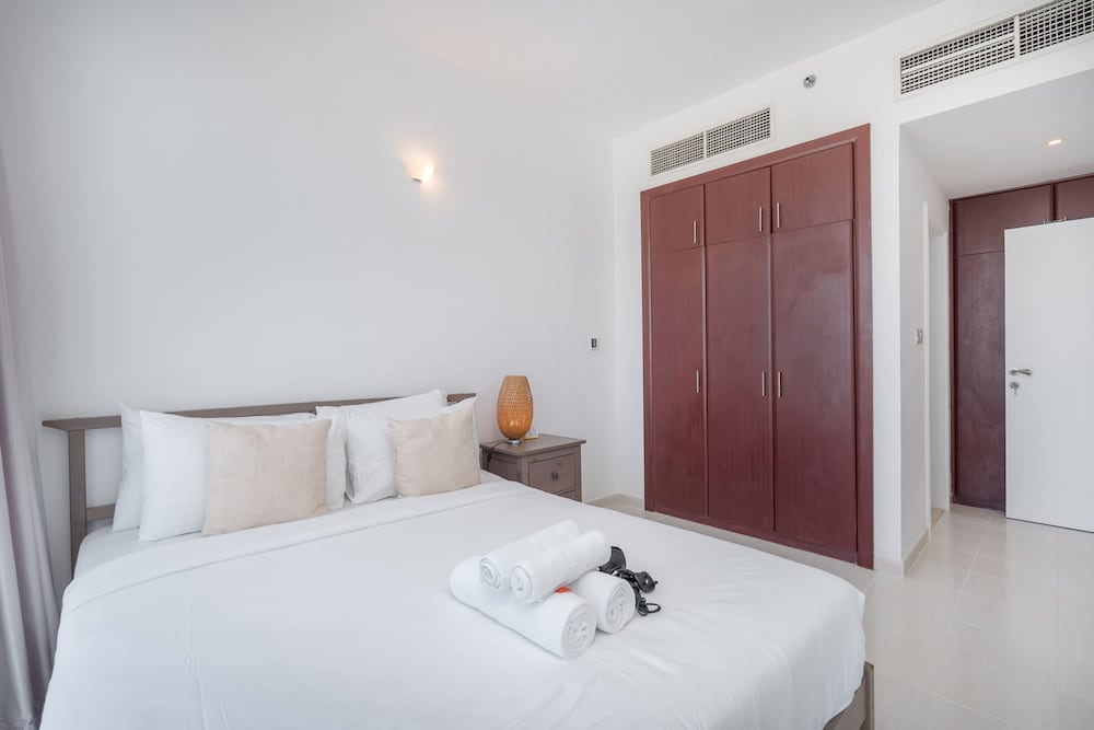 Modern 1-bed With Scenic Golf Course View