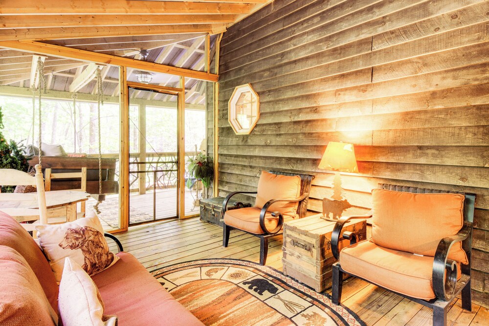 5 Mi to Unicoi State Park & Lake: Hot Tub Haven!