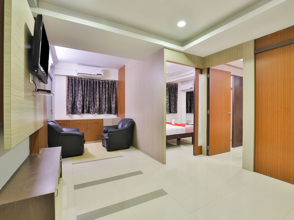 OYO 14942 Hotel Maple Leaf