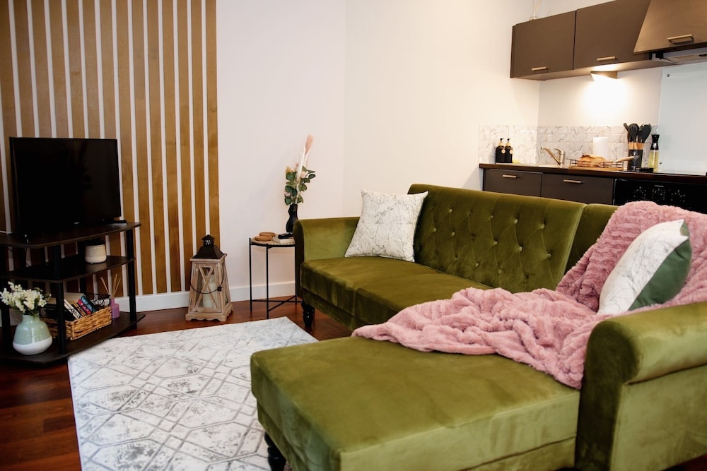Stunning 1-bed Apartment in Sheffield City Centre view 2