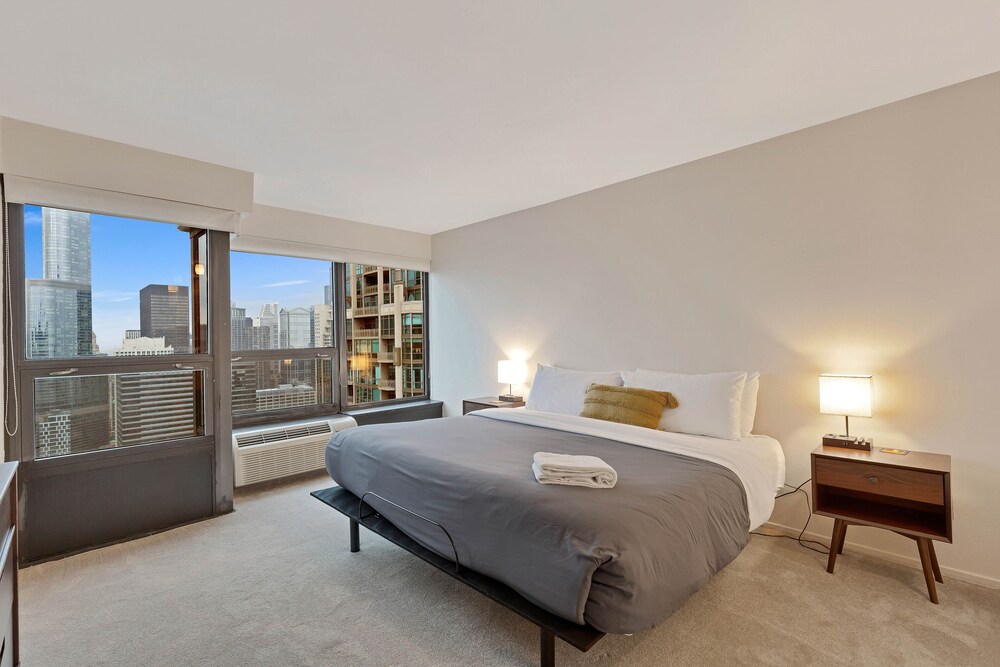 2bd River North Million Dollar Views! Parking Incl by AllSet Turnover photo 3