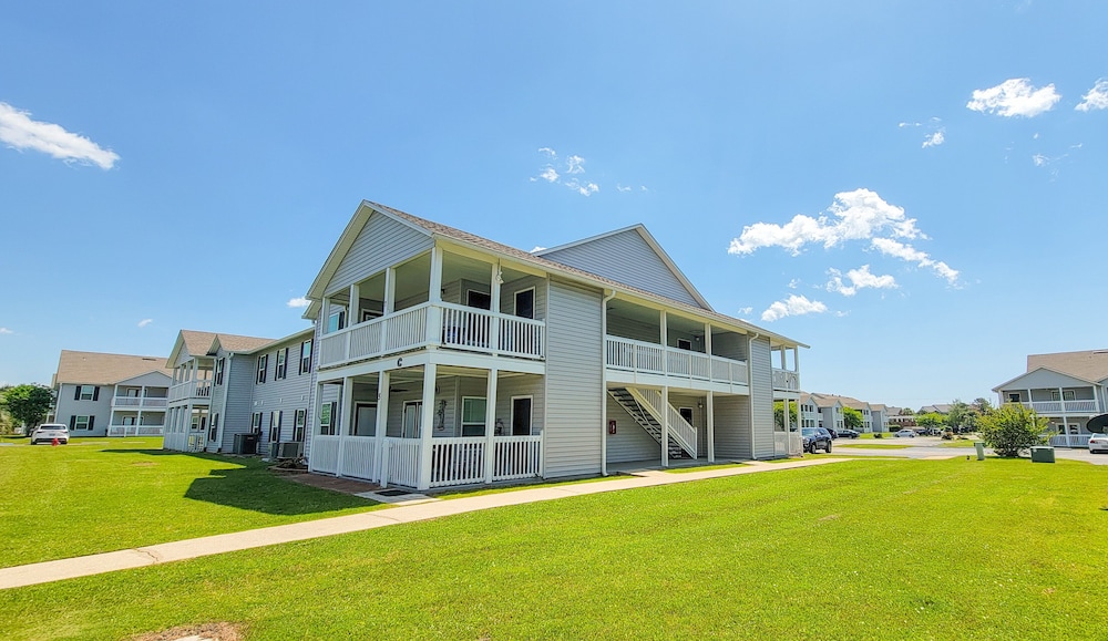 Delightful 3BR Condo Near Gulf Shores With Pool & Hot Tub