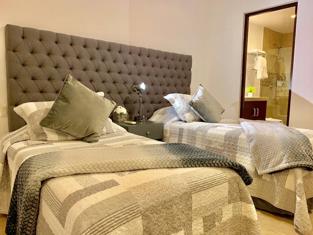 Sleeps 4-6-amazing 2 Bedroom Ph With Bbq & Jacuzzi