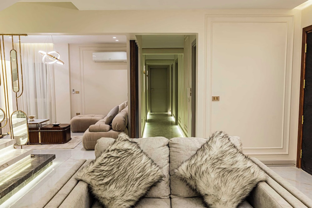 Imperial & Inviting 3bdr Duplex w/ Roof @new Cairo