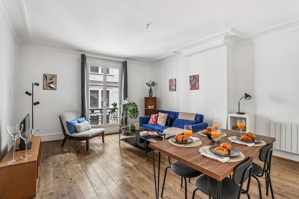 Bright 1BR Steps from Canal Saint-Martin
