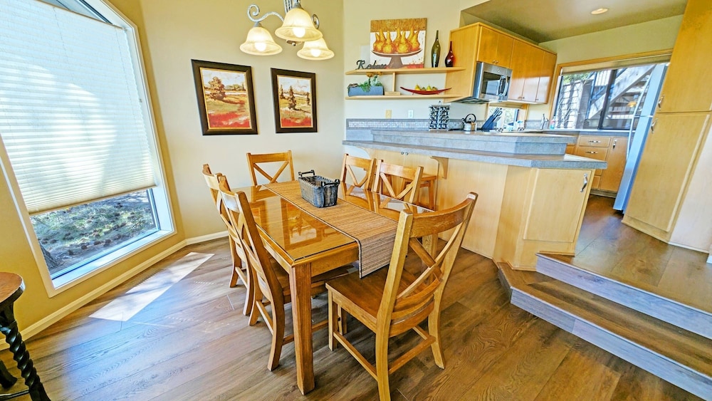 Mt Bachelor Village 331 2 Bedroom Condo