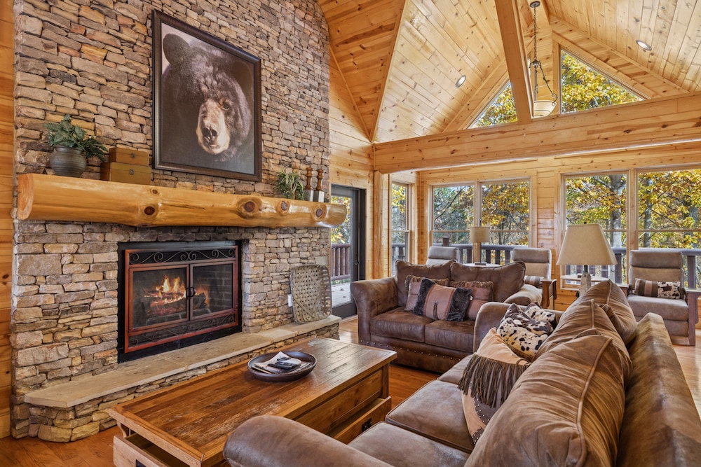 Pine Cone Cabin 4 Bedroom Cabin