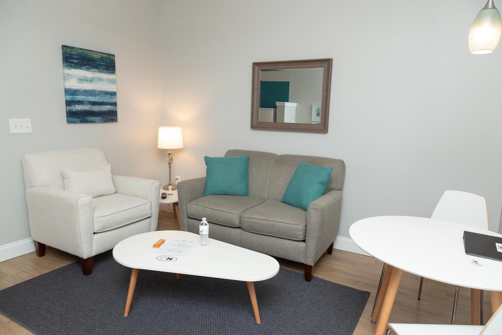 The Acorn Suites