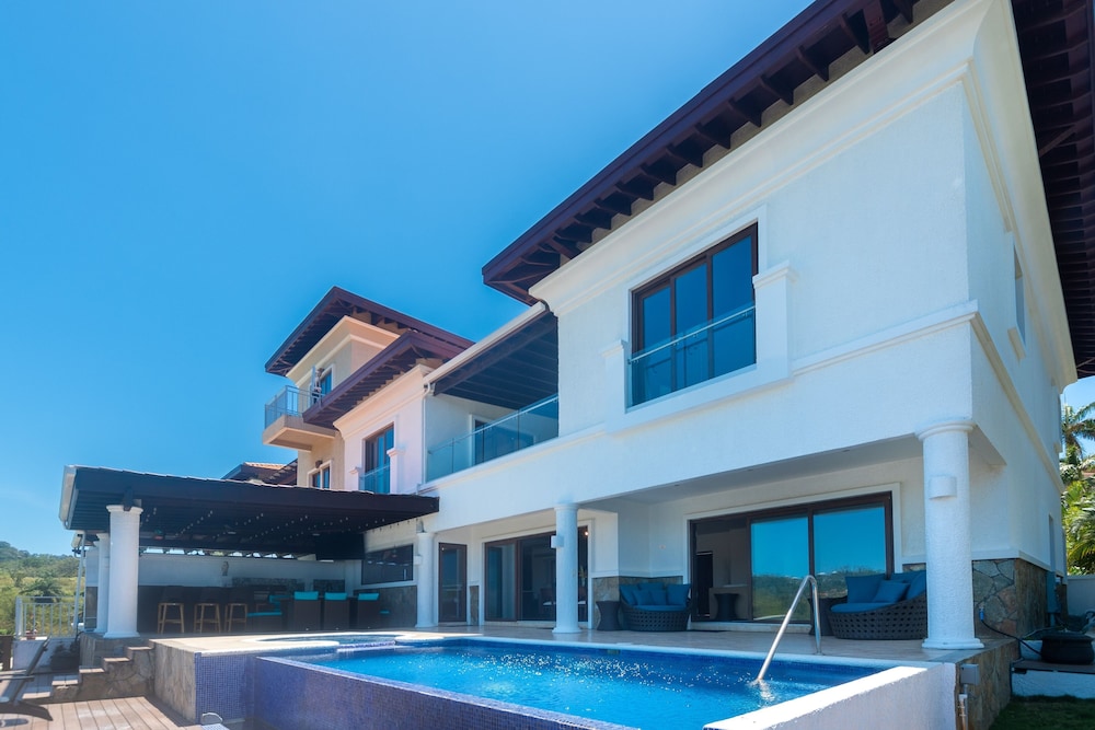 Pristine Bay 1005- Villa Loce 4 Bedroom Home