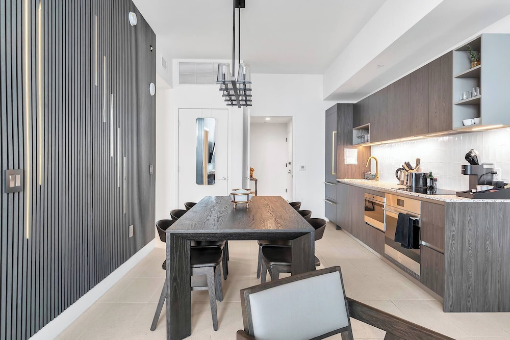 3BR Penthouse Direct, Stunning Water Views
