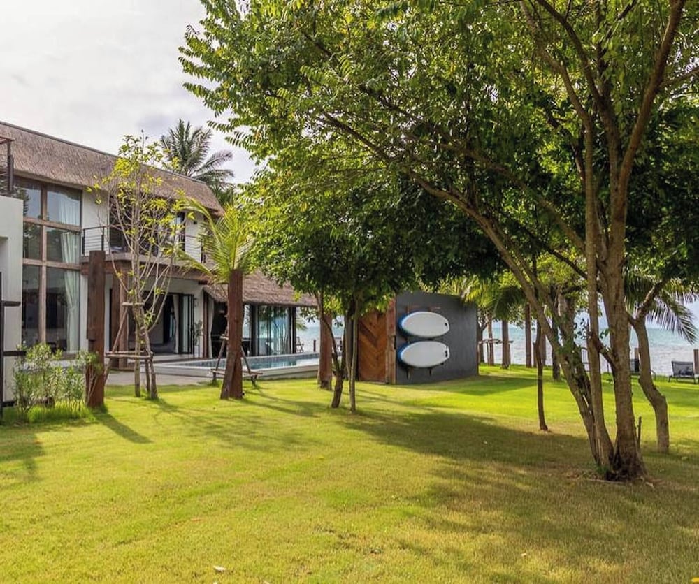 Kalamari Luxury Beach Front Villa