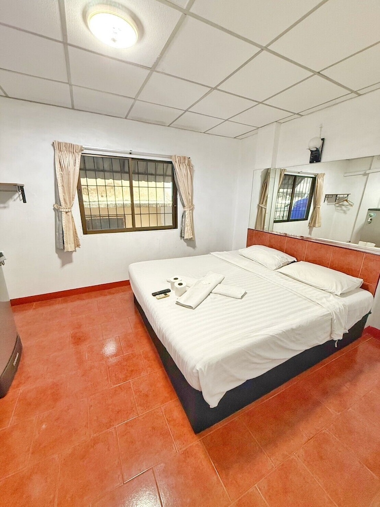 Malee Guesthouse & Restaurant