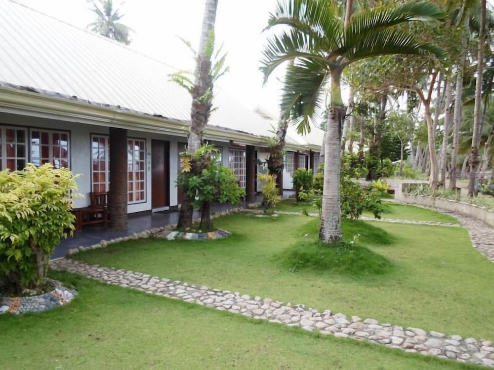 Estaca Bay Gardens Conference Resort powered by Cocotel