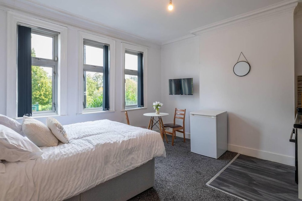 Charming 1-bed Studio9 in Coventry view 5