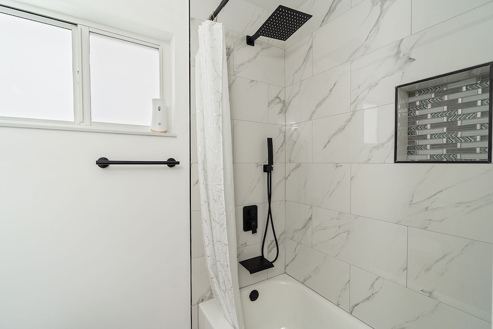 Dreamy 4BR Getaway w Private Pool Luxe Patio in Miramar