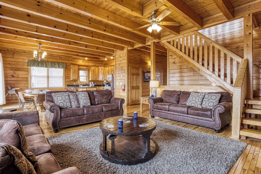 Hot Tub, Game Room, Movie Theater, View Sleeps 18 Lookout Lodge by Avantstay