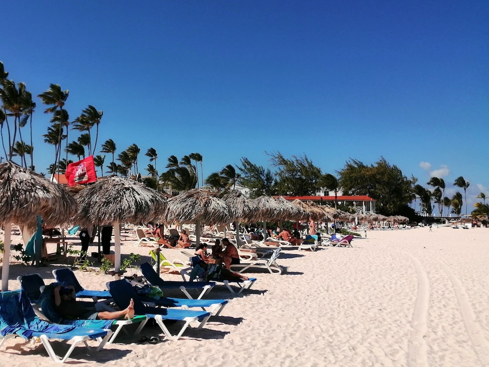 Los Corales Beach Village