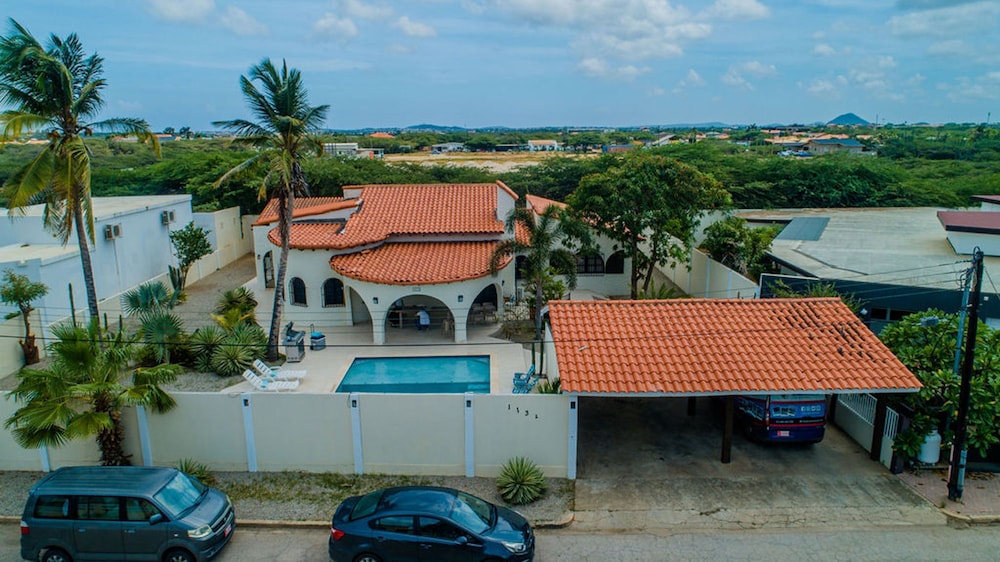 Beautiful 4BR 3BA Villa w Private Pool Jacuzzi
