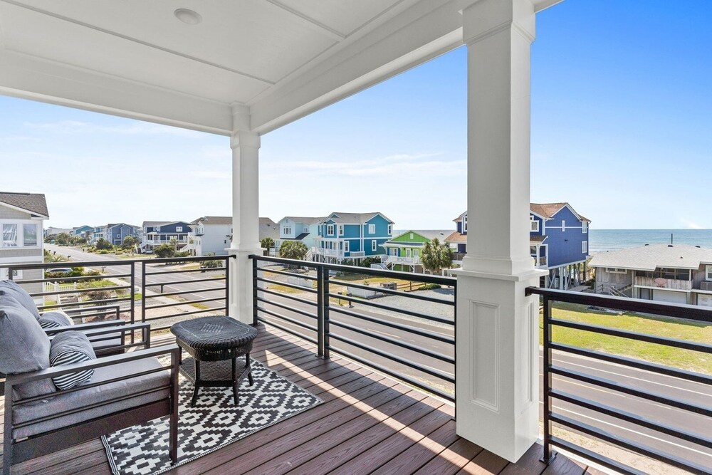 1040 Break / 1040 Ocean Blvd West 4 Bedroom Home by RedAwning