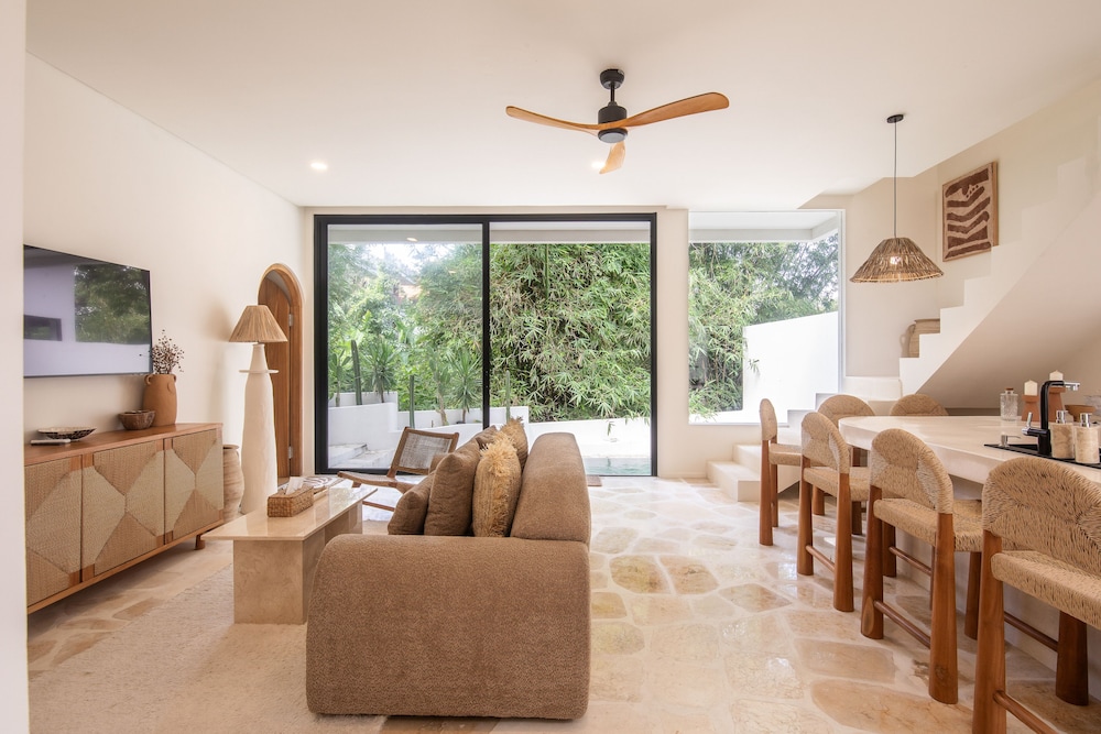 Trendy Boho 3BR Cozy Living 5min to La Brisa