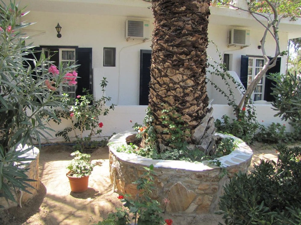 Eden Ios Rooms