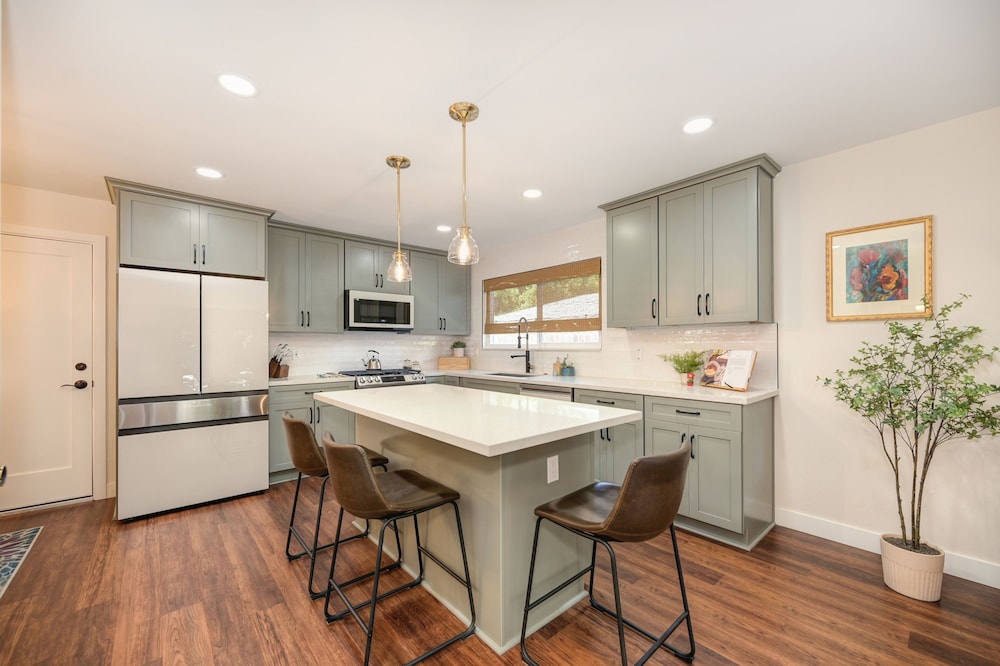 Family-friendly Getaway Near Slide Hill Park 3 Bedroom Home by RedAwning - Property Image 24