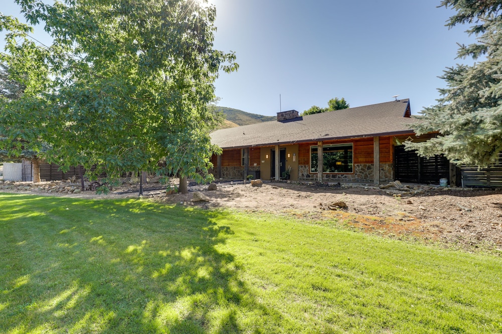 Heber City Home: Private Yard & Hot Tub! view 4