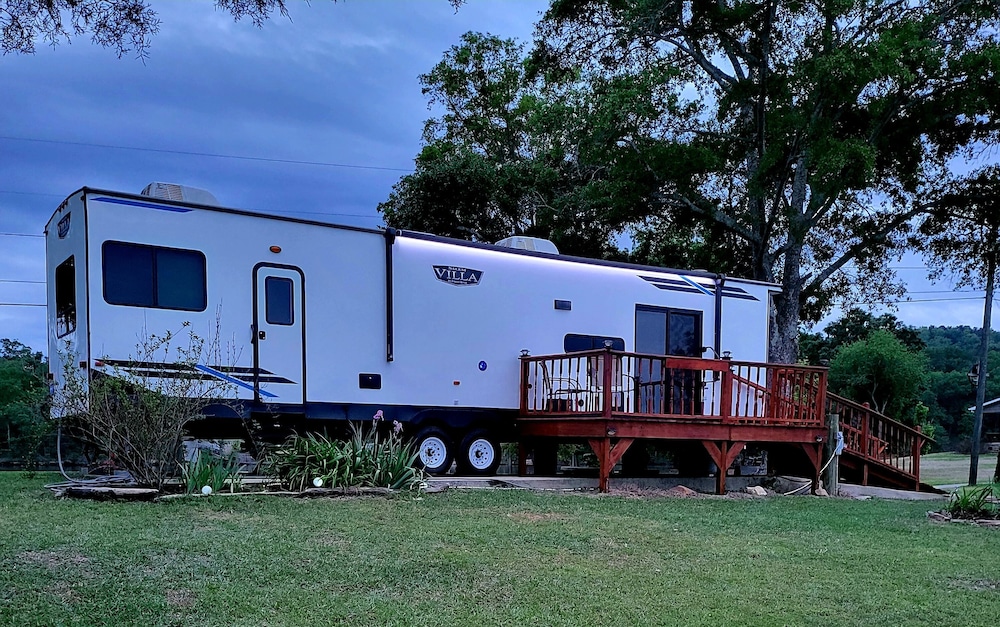Lakeside Retreat On Neely Henry Lake 1 Bedroom Villa by RedAwning - Property Image 16