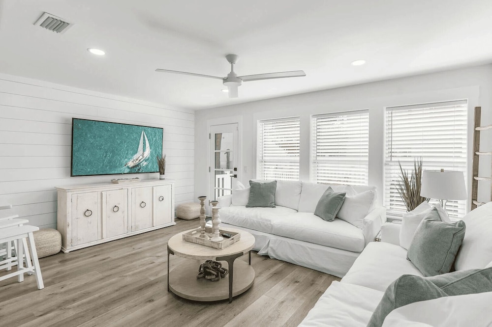 30A Beach Music by Avantstay Pool w/ Gulf Views Golf Cart