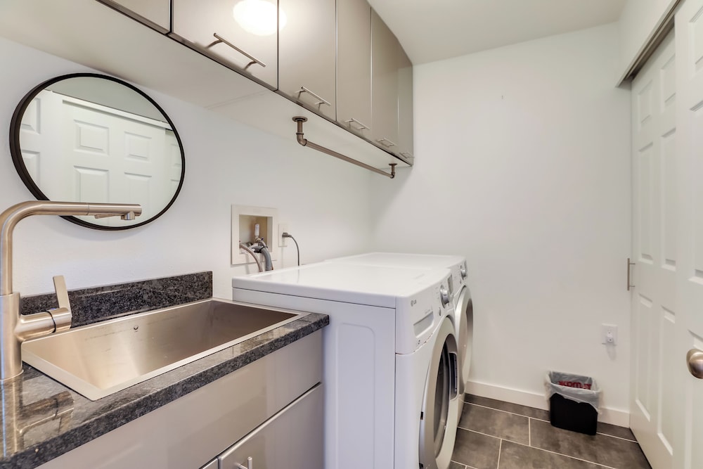 Riverfront Gem w/ Hot Tub & Pool in Port Charlotte