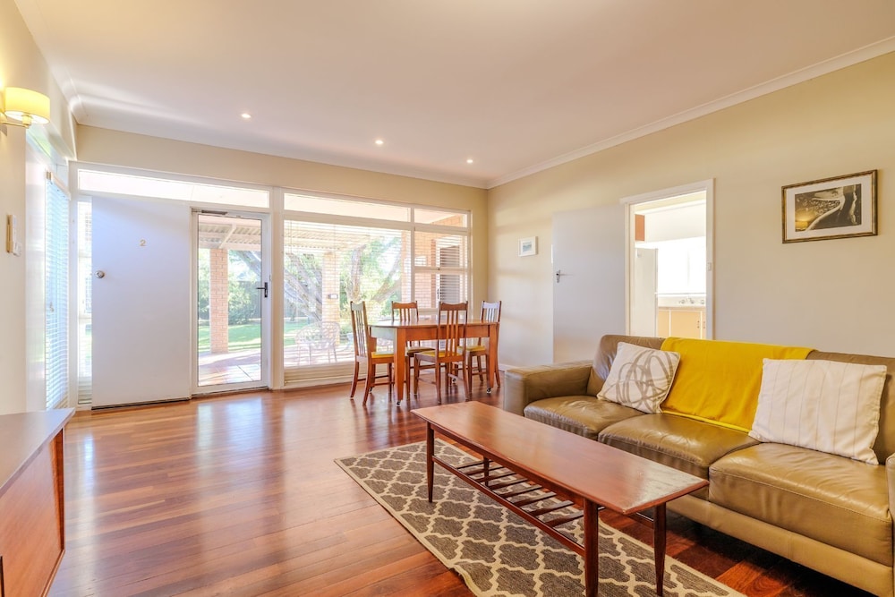 Emu Point Beach Cottages