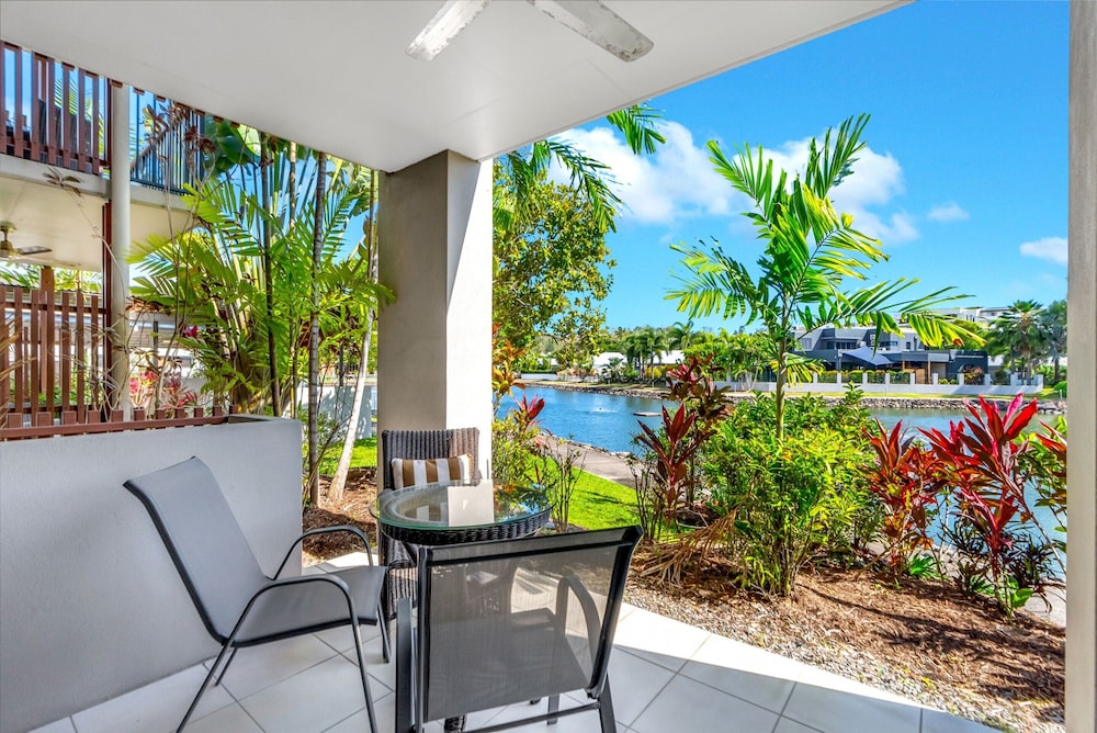 Blue Lagoon Resort Lakeside Apartment