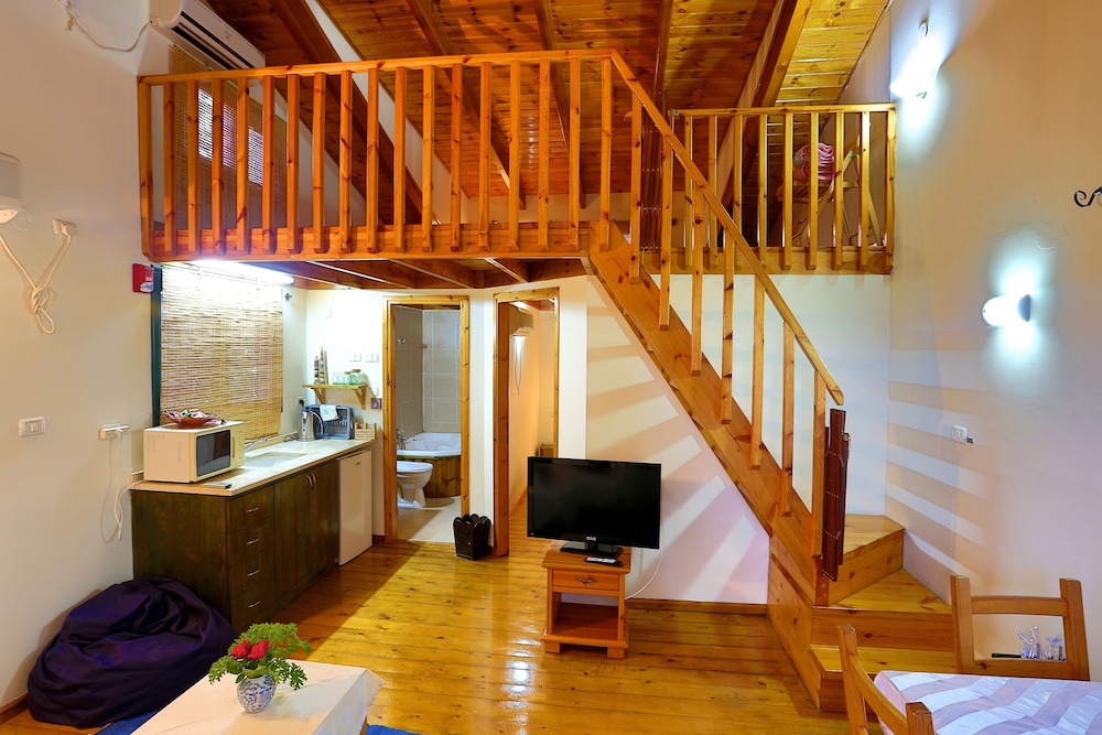 Kibbutz Kfar Masaryk Country Lodging