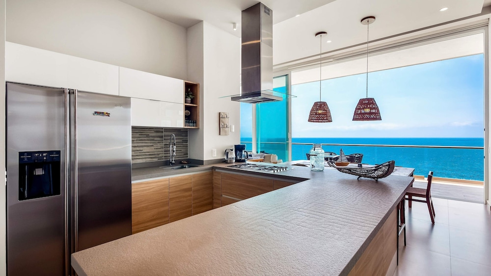 Panoramic Hot Tub Oceanview Penthouse
